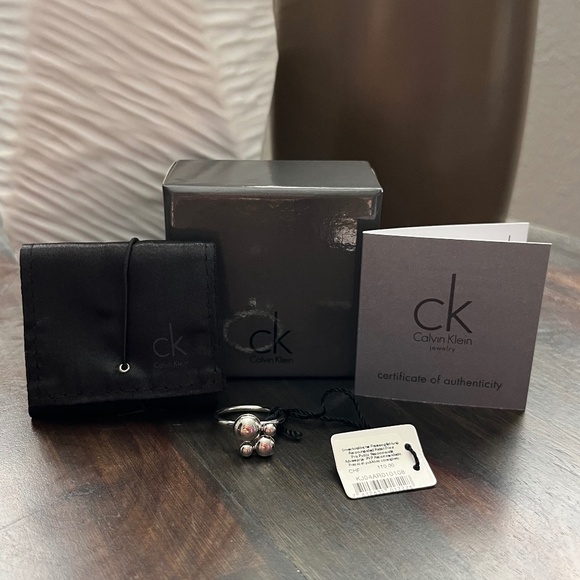 CALVIN KLEIN Stainless Steel Spin Fidget Ring  size 7 NEW - Picture 2 of 4